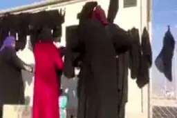 زنان موصل لباس‌های سیاه داعش را درآوردند