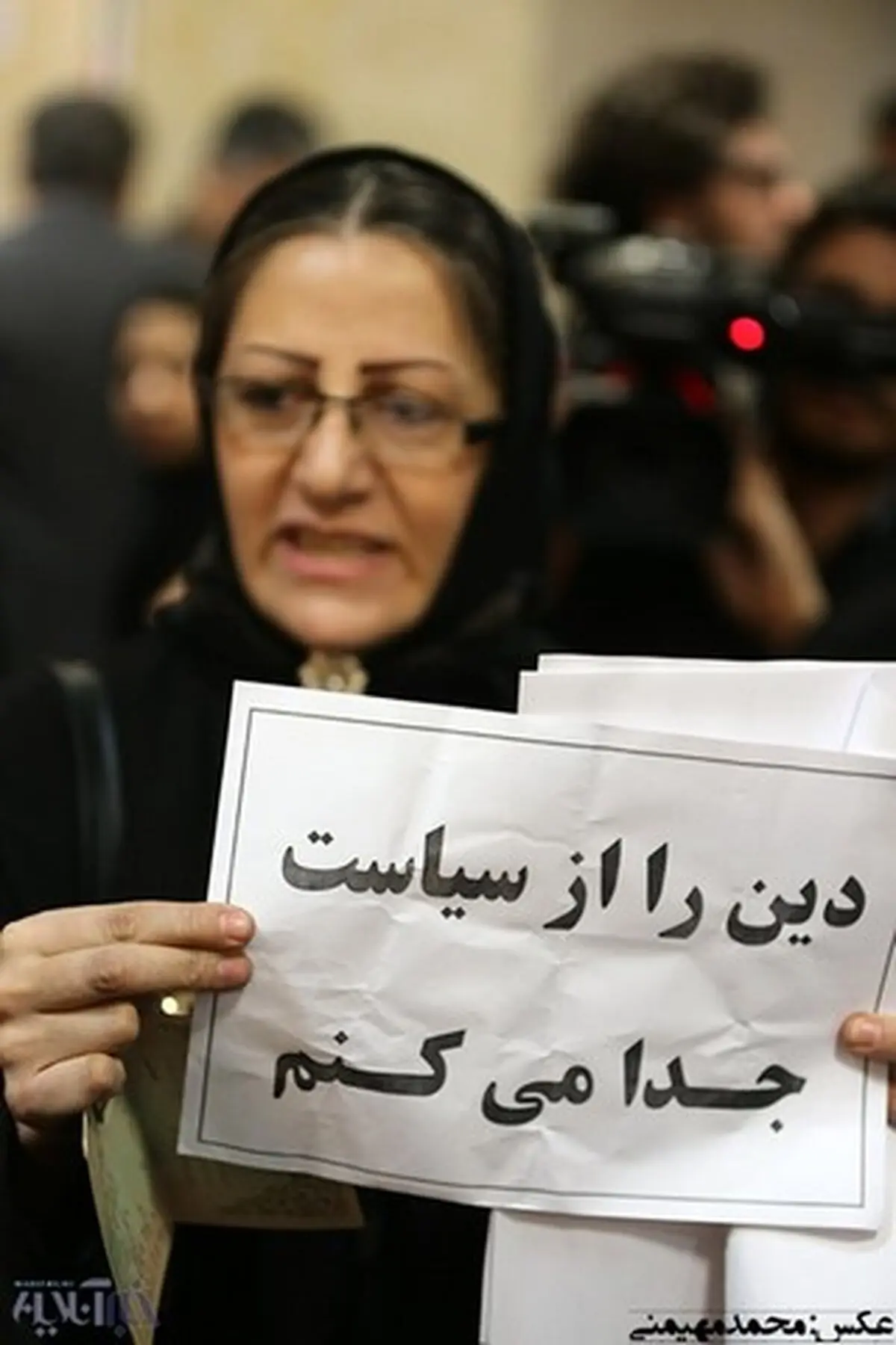 خانم کاندیدا برای جدایی دین از سیاست آمد!/عکس