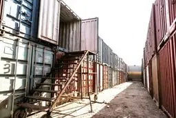 زنان مطلقه بیشترین مشتری انبار کالا و کانتینر‌های اجازه ای در جنوب تهران هستند | عکس