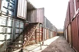 زنان مطلقه بیشترین مشتری انبار کالا و کانتینر‌های اجازه ای در جنوب تهران هستند | عکس