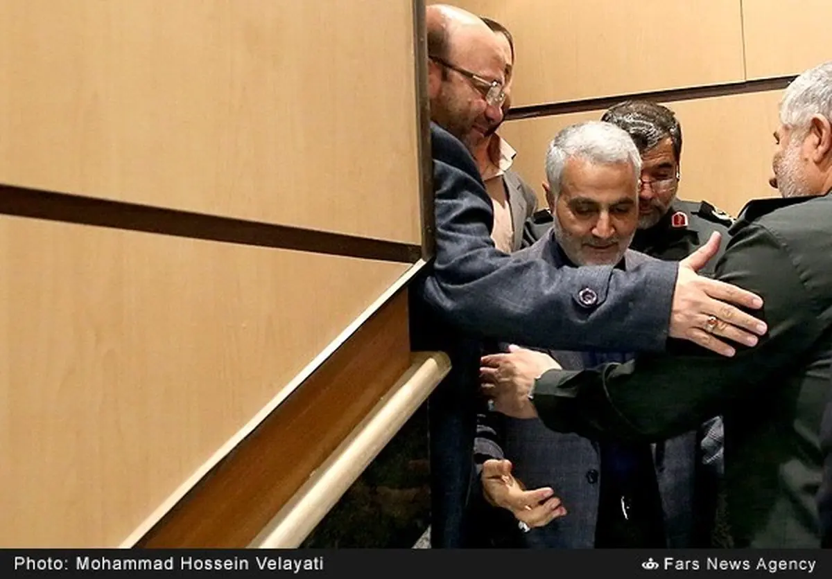 سردار سلیمانی در حلقه فرماندهان سپاه/ عکس