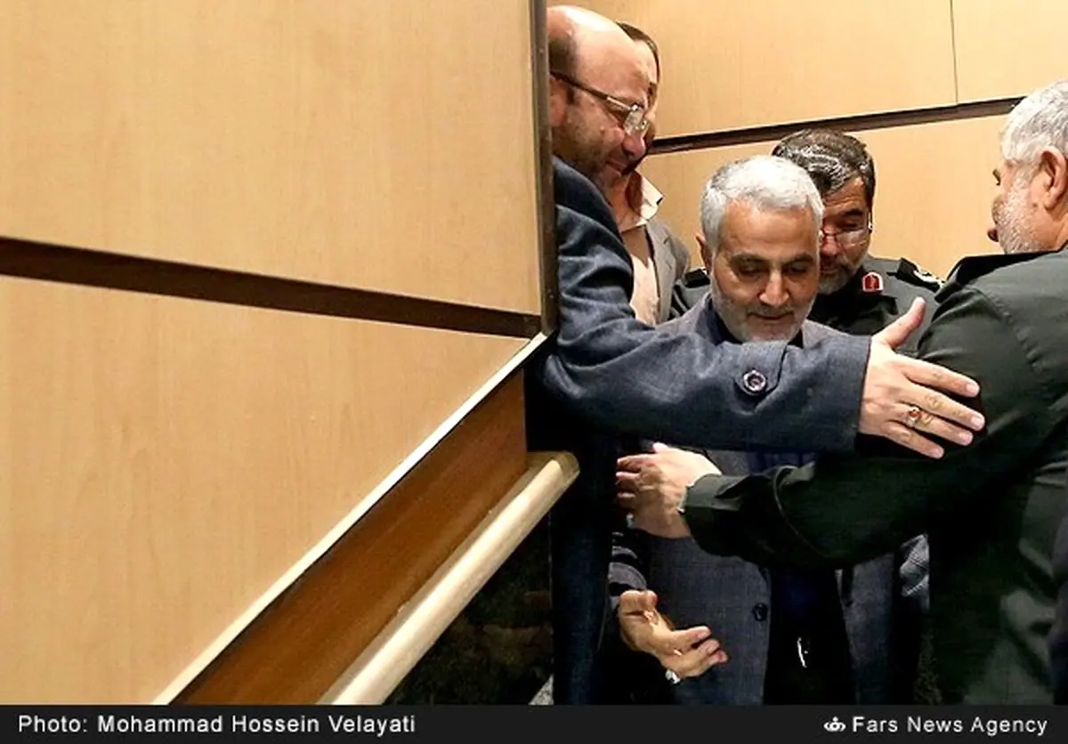 سردار سلیمانی در حلقه فرماندهان سپاه/ عکس