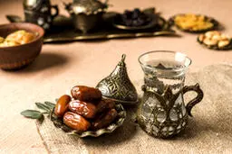 فایده شگفت انگیز خوردن خرما با شکم خالی از زبان پیامبر اکرم(ص)
