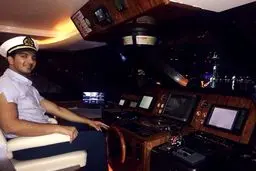 فرزاد فرزین در لباس کاپیتانی +عکس