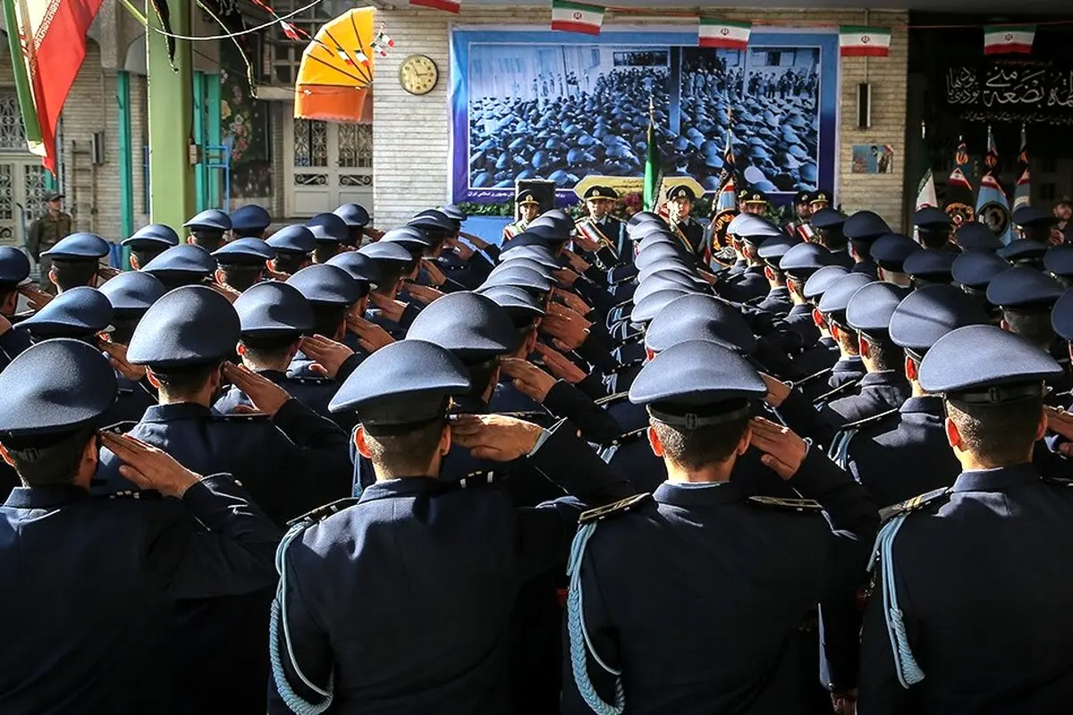 تصاوير: مراسم نمادین بیعت تاریخی کارکنان نیروی هوایی با امام خمینی (ره)