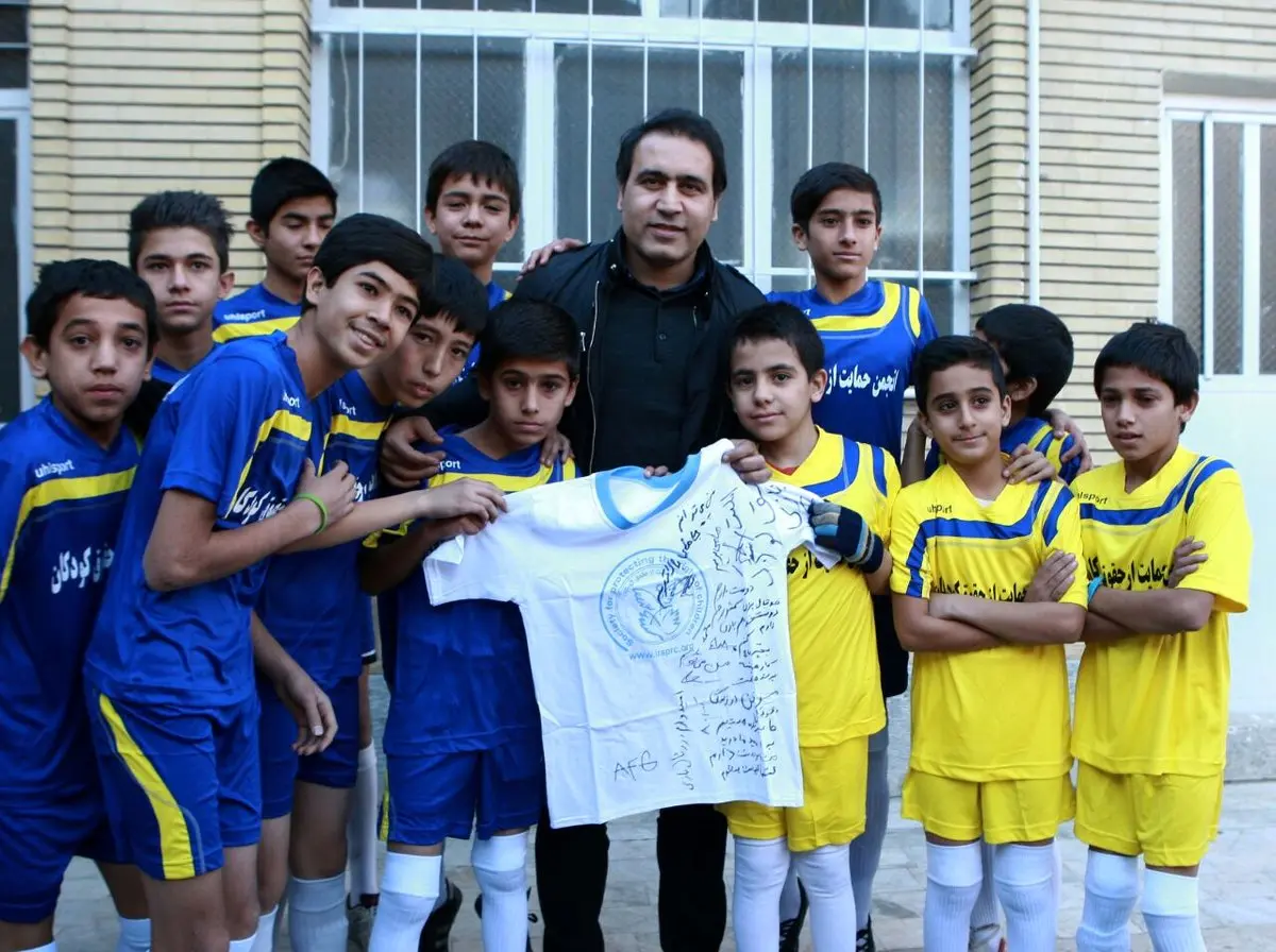 از هدیه کودکان کار به مهدوی‌کیا تا شوخی جالب دوستی با رویانیان/ کودک کار چشم مهدی را گرفت