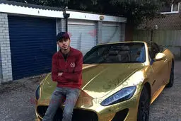 توقیف مازراتی طلایی یک نوجوان/ عکس