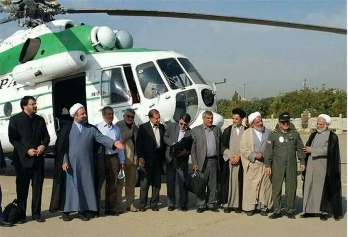 عکس یادگاری اعضای کمیسیون برجام پیش از بازدید از تاسیسات آب سنگین اراک