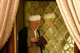 آیت‌الله در حرم امام رضا(ع)/عکس