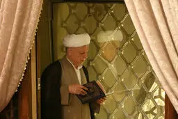 آیت‌الله در حرم امام رضا(ع)/عکس