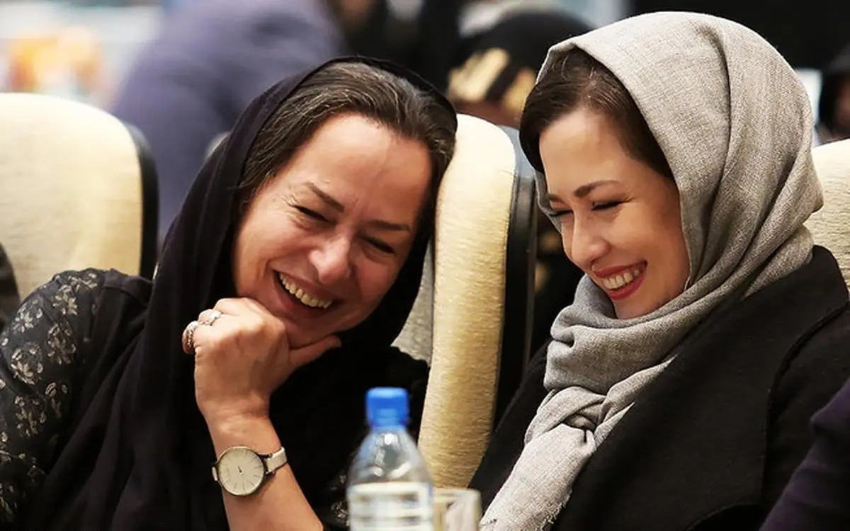 خنده‌های کیمیا و مادرش در حاشیه یک مراسم/ عکس