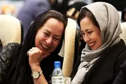 خنده‌های کیمیا و مادرش در حاشیه یک مراسم/ عکس