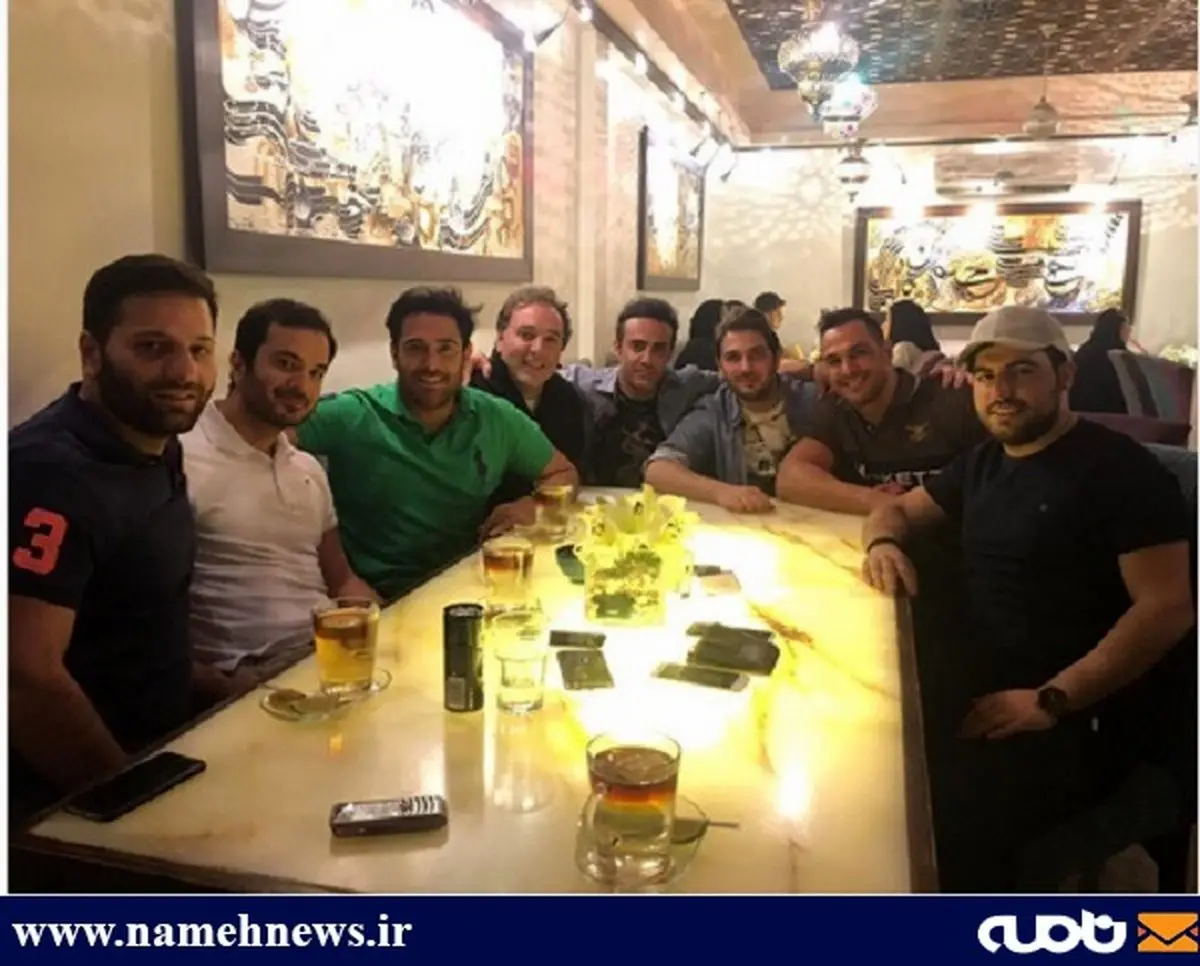 دورهمی محمدرضا گلزار و رفقا در رستورانش/ عکس