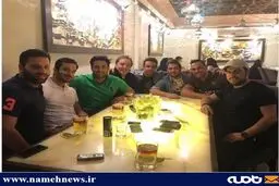 دورهمی محمدرضا گلزار و رفقا در رستورانش/ عکس