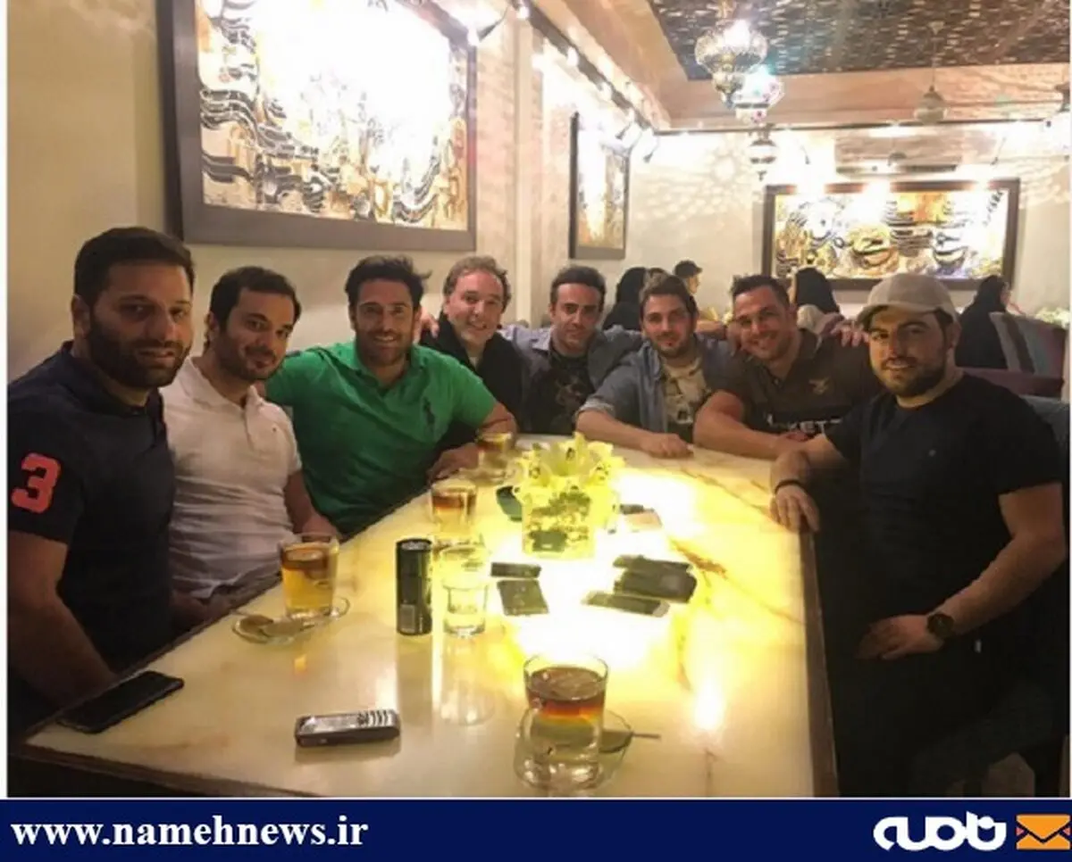 دورهمی محمدرضا گلزار و رفقا در رستورانش/ عکس