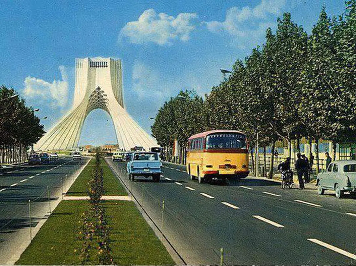 نمایی زیبا از میدان آزادی در سال 1351/عکس