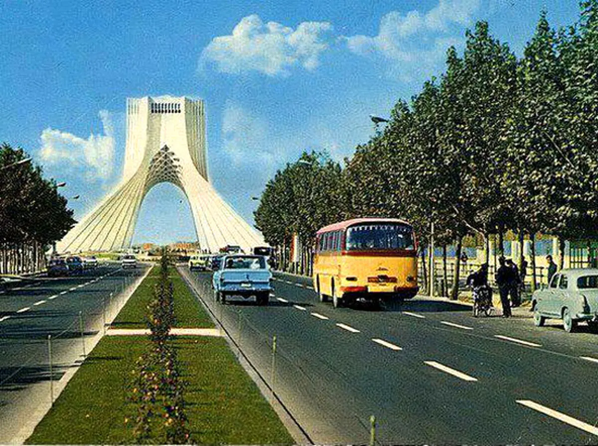 نمایی زیبا از میدان آزادی در سال 1351/عکس