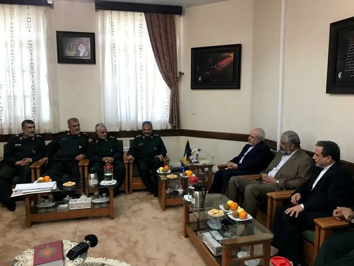 دیدار صمیمانه وزیر امور خارجه با فرماندهان عالی رتبه سپاه + عکس