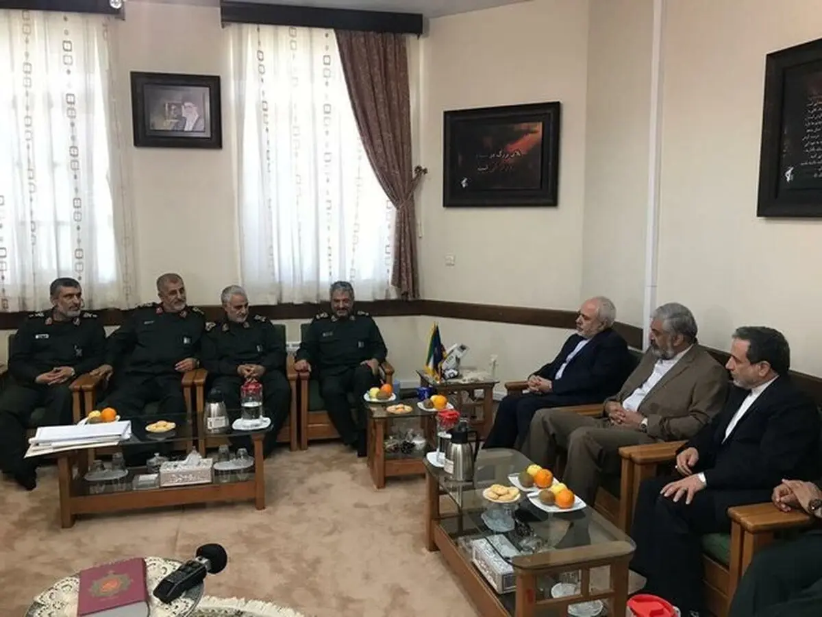 دیدار صمیمانه وزیر امور خارجه با فرماندهان عالی رتبه سپاه + عکس