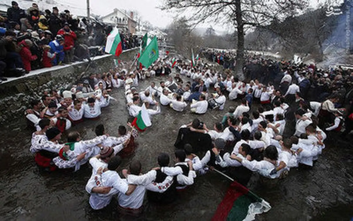 سنت عجیب مردان بلغاری/ تصاویر