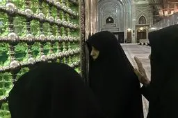 عکس/ فاطمه هاشمی بر مزار آیت‌الله /هنوز وصیت‌نامه سیاسی پدرم را مطالعه نکرده‌ام