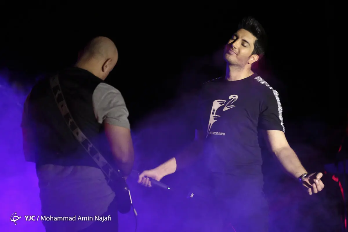 عکس / فرزاد فرزین در کنسرت دیروزش در همدان