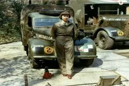 تصویری از ملکه انگلیس در خدمت مقدس سربازی!