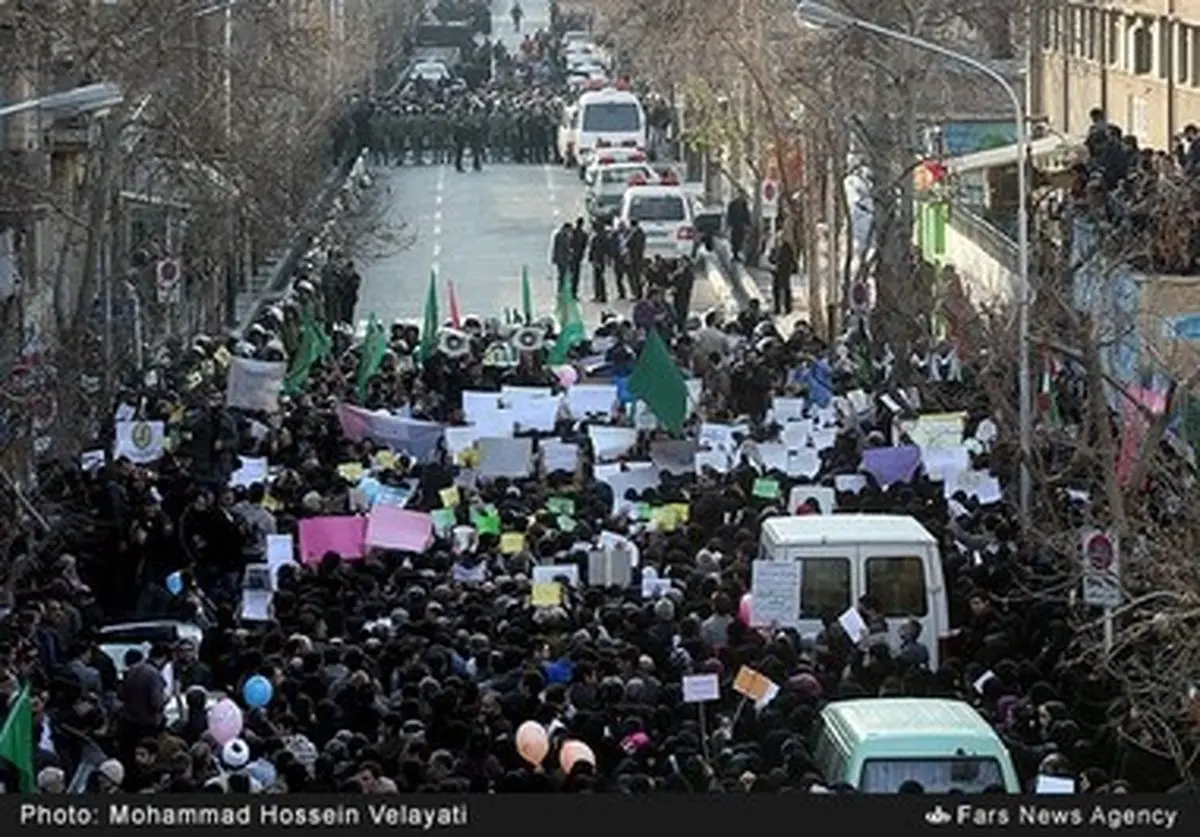 تجمع اعتراضی دانشجویان مقابل سفارت فرانسه/ تصاویر