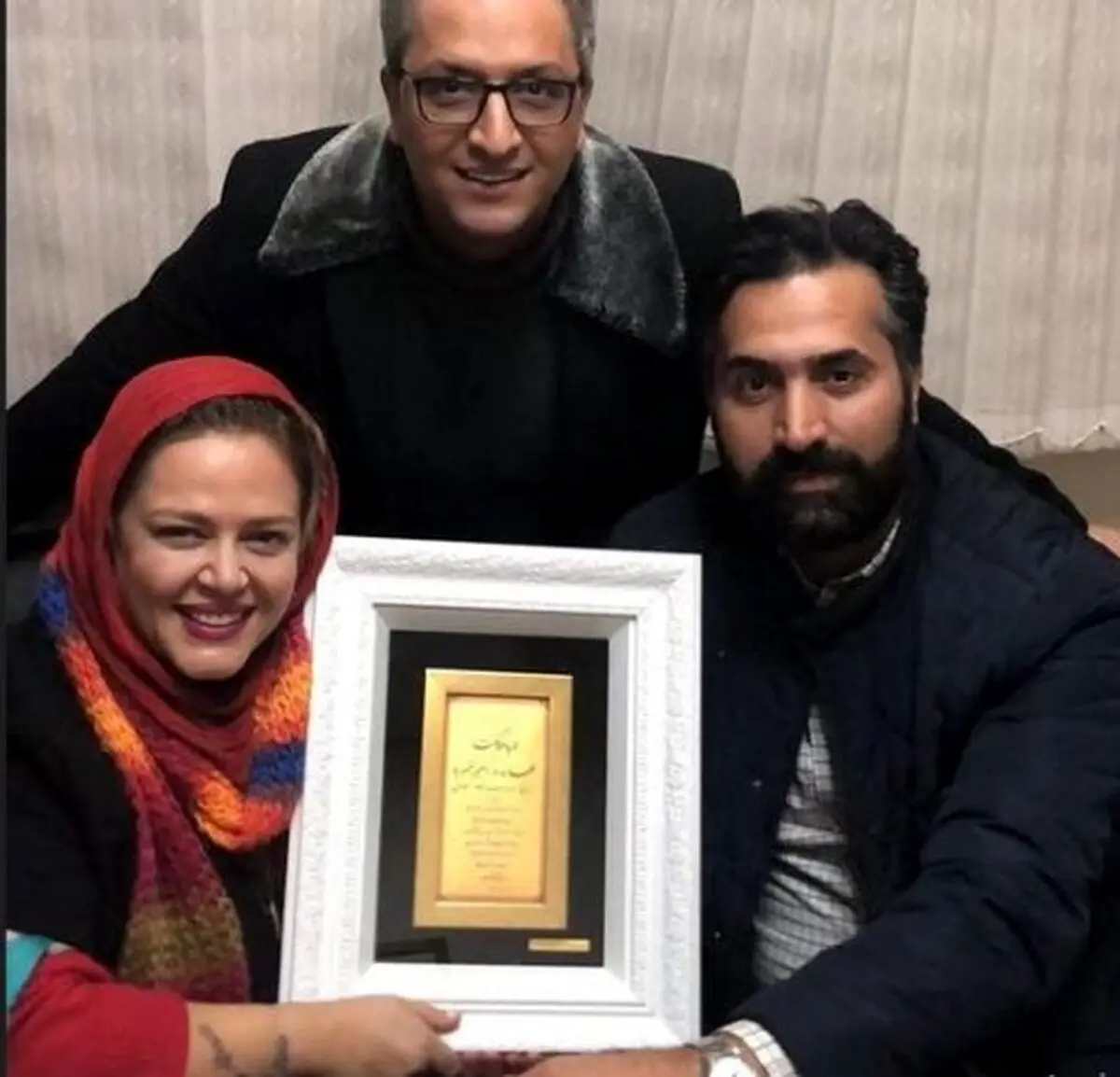 عکسی از کارت عروسی دوم بهاره رهنما روی ورق طلا