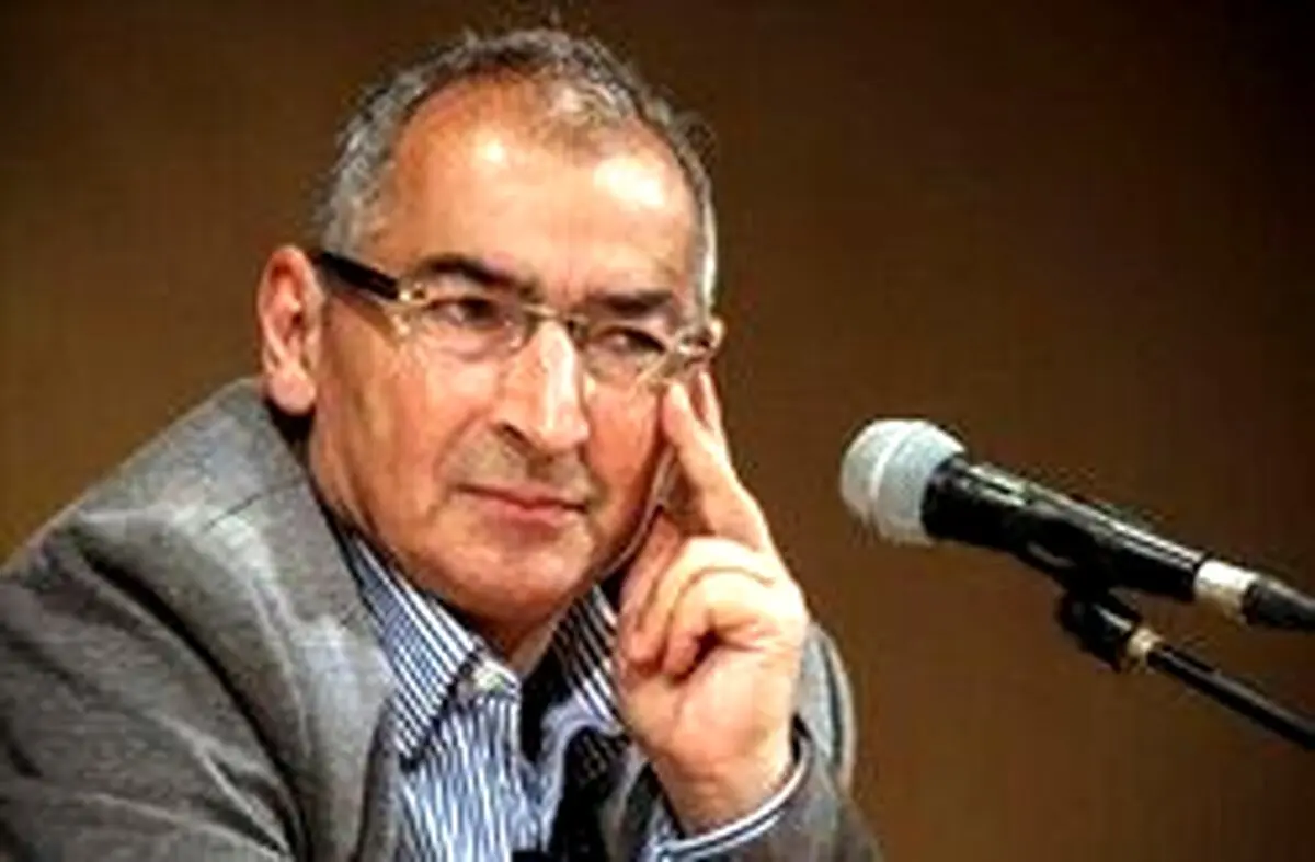 زیبا کلام:‌ اگر یک فرد نظامی هم رئیس جمهور شود، نمی تواند معجزه کند / تا زمانی که مردم درگیر شهریه درسی فرزندان و اجاره بهای خانه باشند، رشد نمی کنند