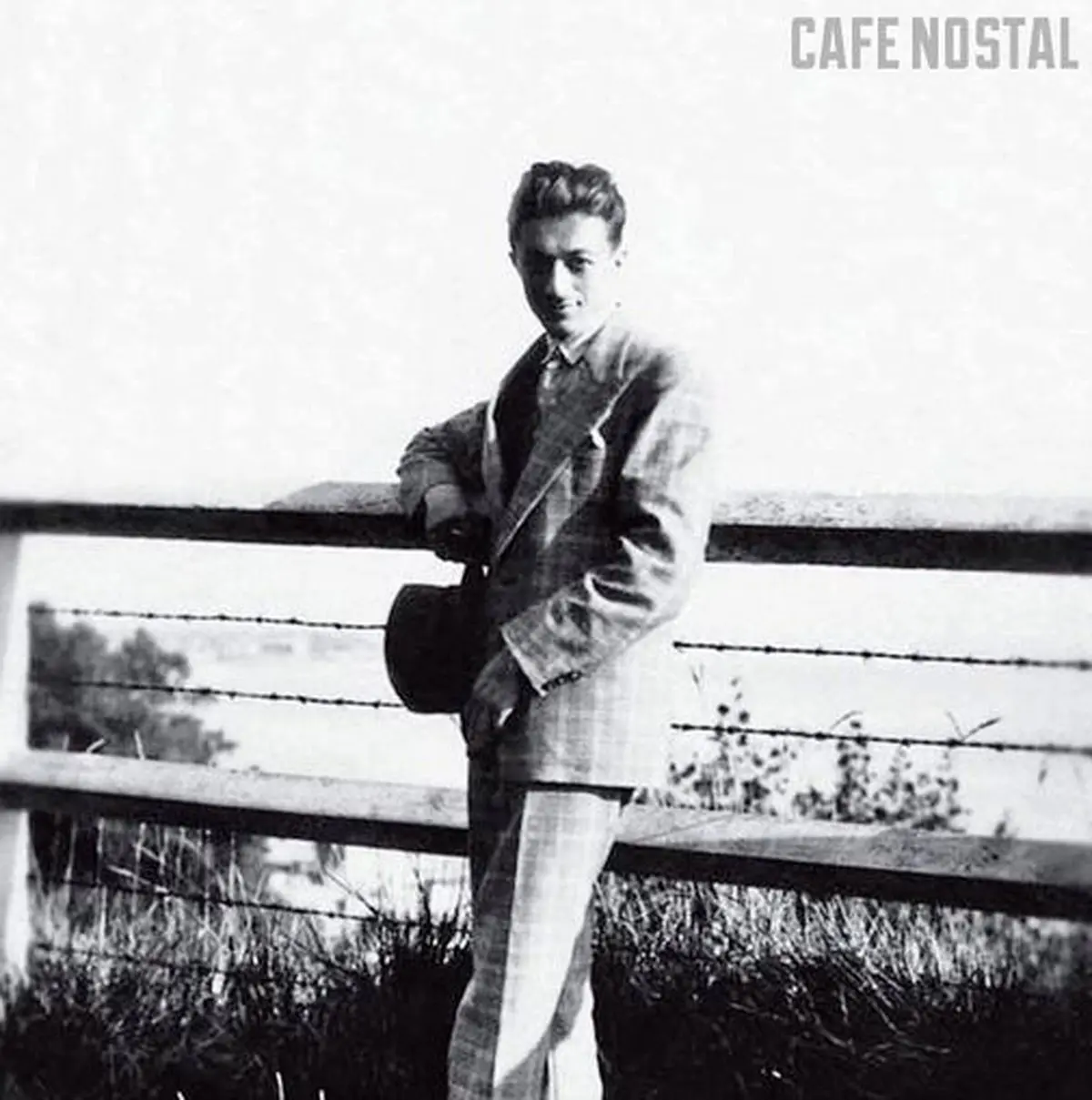 عکس کمتر دیده شده از صادق هدایت