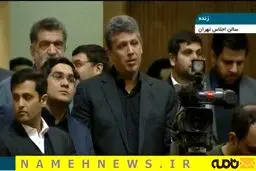 پسر در مراسم سالگرد پدر/ عکس