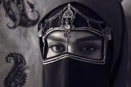 اندیشه فولادوند با گریم و چهره ای متفاوت در بانوی عمارت/عکس