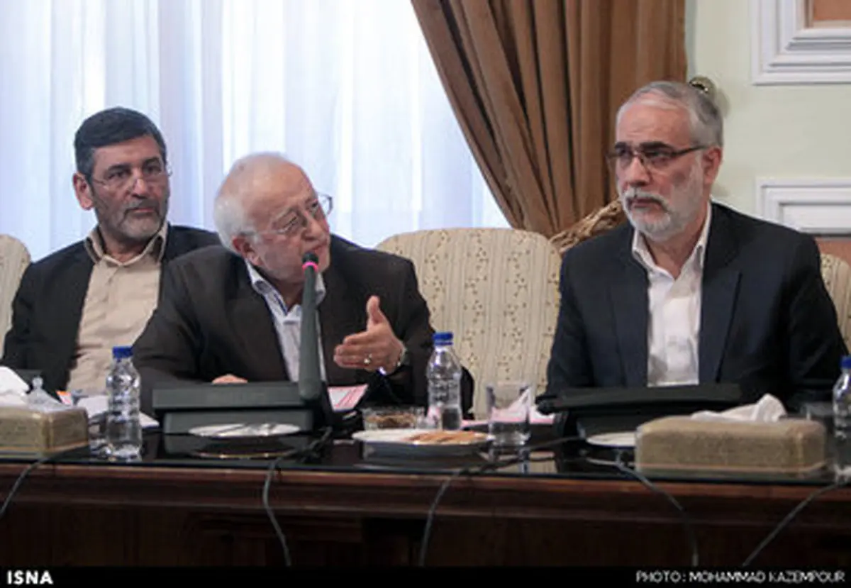 حاشیه‌های تصویری جلسه مجمع تشخیص مصلحت نظام در روز غیبت احمدی‌نژاد و لاریجانی