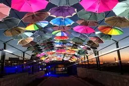 تصویر دیدنی از شهر زیبای چتر ها/ عکس