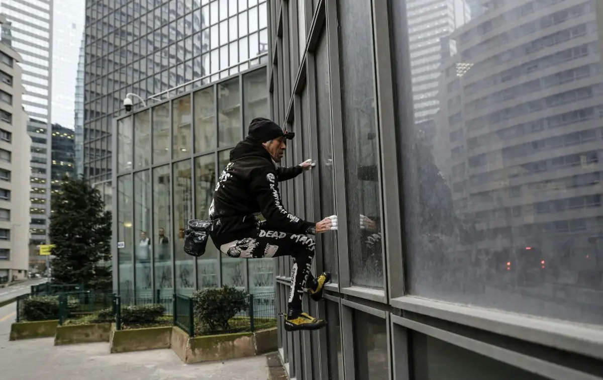 تصاویر / صعود از آسمانخراش توسط مرد عنکبوتی فرانسه