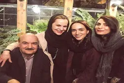 عکس / ایرج طهماسب و همسرش، به همراه دخترانشان
