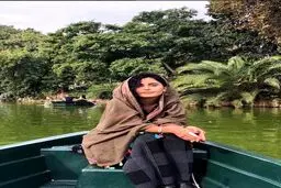 تصویری از گردش پاییزی خانم بازیگر / عکس