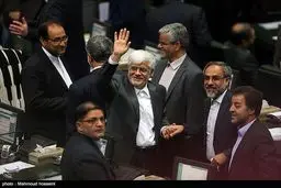 محمدرضا عارف در صحن مجلس/ عکس
