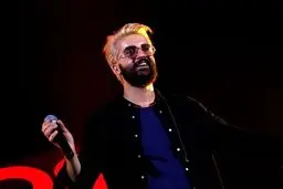 سوژه شدن موهای عجیب مهدی دارابی خواننده هوروش بند!!/عکس