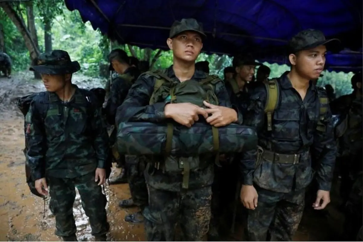 تصاویری از عملیات نجات فوتبالیست‌های تایلندی از یک غار