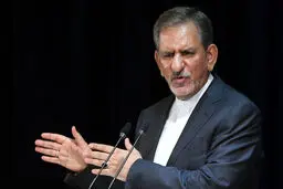 جهانگیری :  يادمان رفته كه در همين مجلس سي دي عليه رئيس مجلس و خانواده او پخش مي كردند/ما نيامديم بگوييم ذخائر ارزي كشور را در كجاها حبس كرده اند/هيچ كس نفهميد كه بخاطر بي عرضگي در مديريت كشور در اين هشت سال چه اتفاقي افتاد