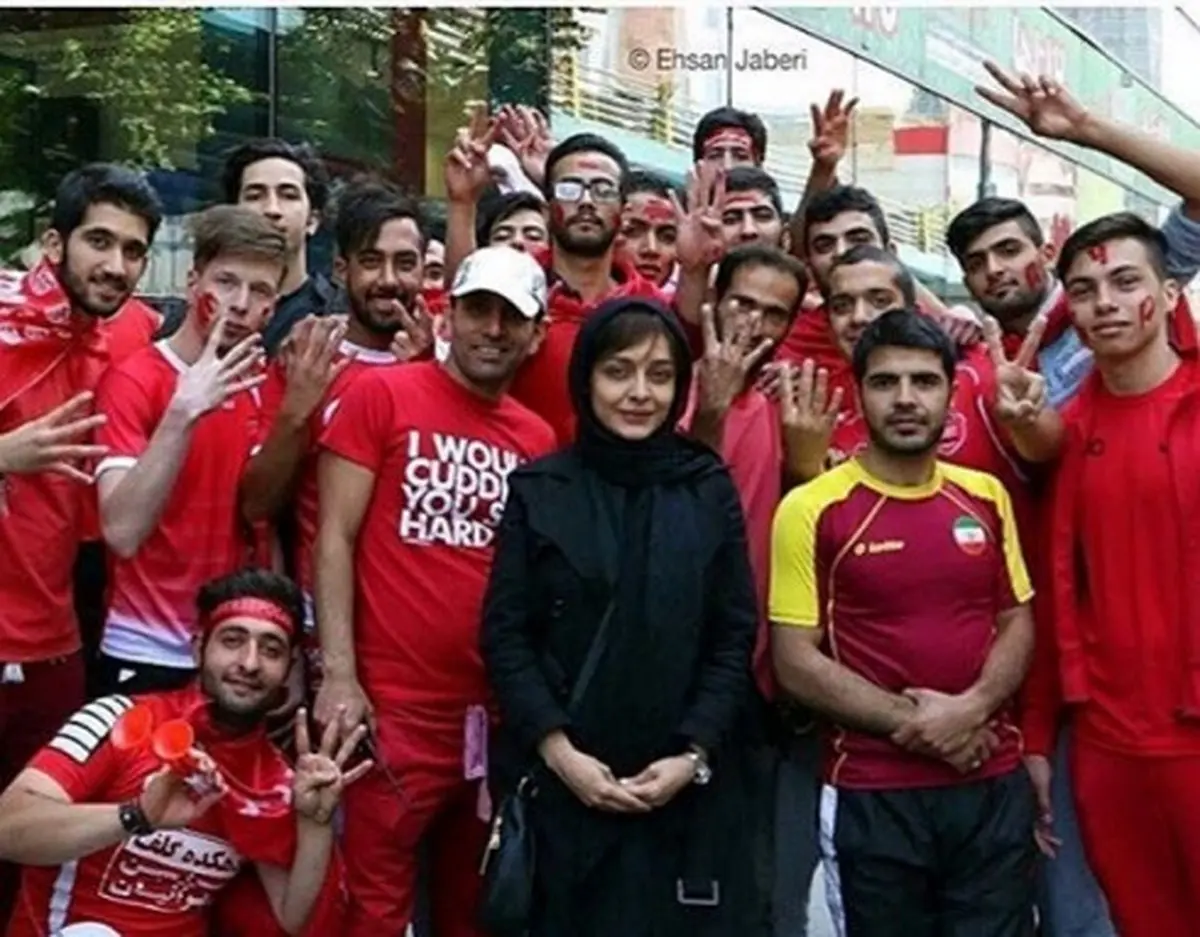 خواهر همسر قوچان نژاد در میان هواداران دربی + عکس