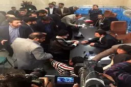 لحظه ثبت نام رئیسی در انتخابات ریاست جمهوری/عکس