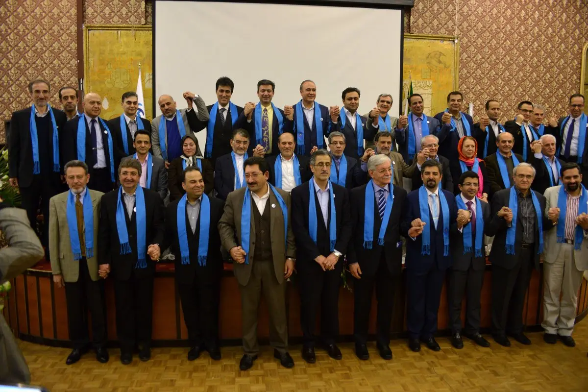 متینگ های انتخاباتی بخش خصوصی کلید خورد/ از همایش در هتل استقلال تا بیلبورد در خیابان