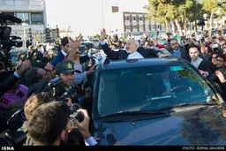 استقبال مردم از ظریف در فرودگاه مهرآباد/ تصاویر