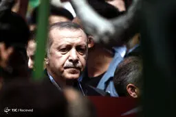 اشک های اردوغان در مراسم قربانیان کودتا/ عکس