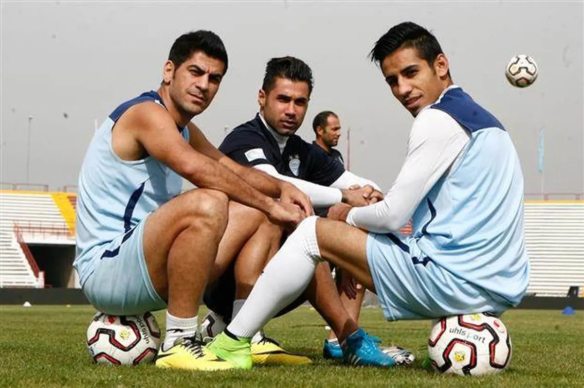 سه استقلالی در یک قاب/عکس