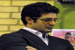 هادی حبیبی سرمربی تیم کشتی دانشگاه آزاد شد