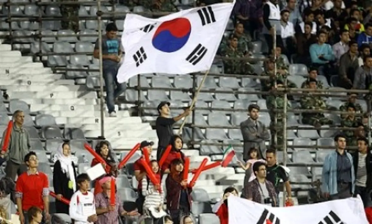 تماشاگرهای زن کره جنوبی در ورزشگاه آزادی /عکس